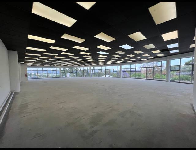915M² WAREHOUSE TO LET IN LASER PARK